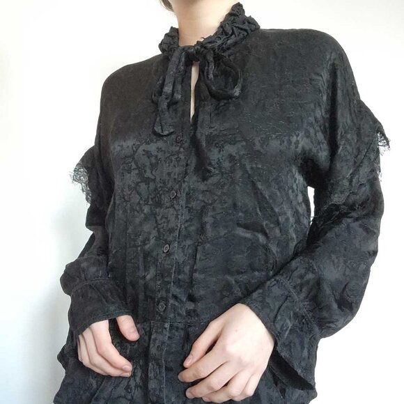 Vintage Victorian style black high neck bow shirt with puffy pirate sleeves - Picture 14 of 14